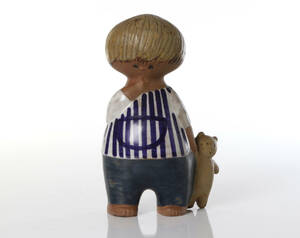 LISA LARSON, FIGURIN