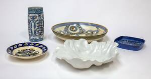En samling fajance, stentøj og porcelæn5