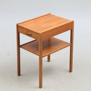 SÄNGBORD I TEAK MED LÅDA, 19501960-tal.