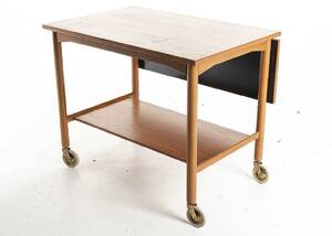 SERVERINGSVAGNBORD med klaff, vridbar skiva, Jean, Poul M Volther, brickmärkt Gemla Diö, 1960-tal.