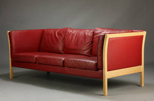Stouby. Tre-pers. sofa, rødt skind