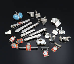 Georg Jensen, N. E. From, Aarre Krogs Eftf. m.fl. Samling manchetknapper, slipsenåle og kongemærker m.m. af sølv og sterlingsølv