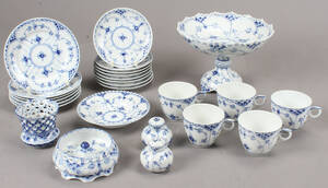 Royal Copenhagen. Musselmalet kaffeservice m.m. 25