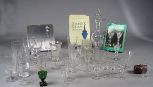 Samling ældre glas samt glasbøger 32