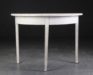 Konsolbord af bemalet træ i Louis XVI stil, 1900 tallet.