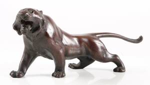 Figur af patineret bronze i form af tiger