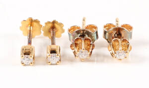 To par solitaire ørestikker af 18 kt guld, 0.20 ct 4