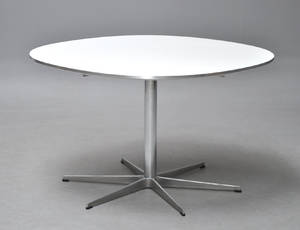 Arne Jacobsen. Supercirkulært spisebord A804