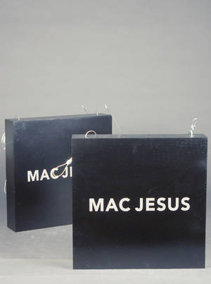 Skyltar, Mac Jesus, 2 st