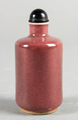FlakonRiechfläschchenSnuffbottle mit Peach-blom Glasur, China, frühes 19.Jh. Diese Ware steht erneut zur Auktion unter der Warennummer 5493994