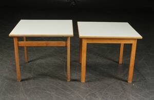 Hans J. Wegner. To sofaborde GE 217 2