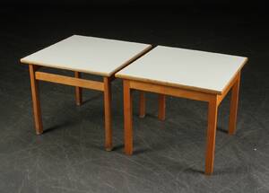 Hans J. Wegner. To sofaborde GE 217 2