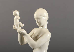 Kai Nielsen. Figur af blanc de chine Venus med æblet Denne vare er sat til omsalg under nyt varenummer 4591856