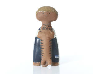 LISA LARSON, FIGURIN