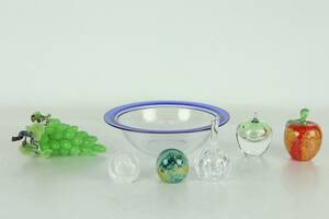 KONSTGLAS, SKÅL, FLAKONG, BREVPRESS, bl.a. Studio Åhus, Mats Jonasson, Målerås
