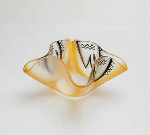 ULRICA HYDMAN-VALLIEN. SKÅL, glas, veckad kant, Kosta Boda, signerad, modern.