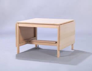 Søren Holst. Sofabord model 5392 med klapper, egetræ
