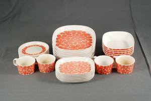 STIG LINDBERG 1916-1982, ORNAMIN, MAT OCH KAFFESERVISDELAR, 23 DELAR, PLAST, 4 ST KAFFEKOPPSFAT MEDFÖLJER