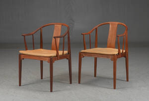 Hans J. Wegner. Et par armstole Kinastolen, mahogni. 2