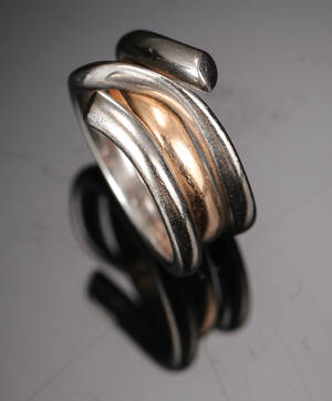 Georg Jensen. Magic ring af 18 kt. hvidguld med udtagelig ring af 14 kt. rosaguld. 2