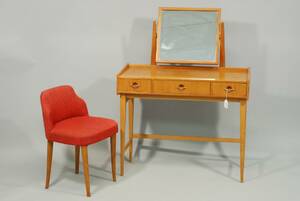 SMINKBORD, 195060-TAL, TEAK, ETIKETTMÄRKT FRÖSEKE AKTIEBOLAG NYBROFABRIKEN, BR 90, DJ 35, TOTAL HÖ 116, STOL MEDFÖLJER