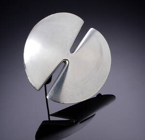 Nanna Ditzel for Georg Jensen. Stor moderne broche af sterlingsølv, dessin 337