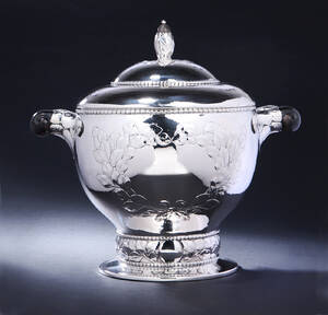 Fritz S. Heimbürger. Stor skønvirketerrin bowle vinkøler af sølv, anno 1926