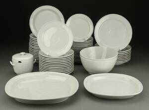 Gertrud Vasegaard for Royal Copenhagen. Gemma spisestel af porcelæn 62