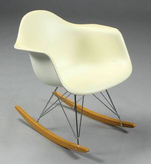 Charles Ray Eames. Gyngestol, model RAR