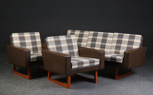 Svensk møbelarkitekt Ingvar Andersson. Fritstående sofasæt. Sofa og 2 lænestole 3