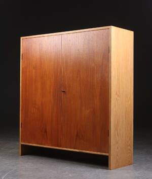 Hans J. Wegner. Skab af teak og eg