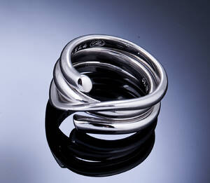 Regitze Overgaard for Georg Jensen. Magic ring af 18 kt. hvidguld 2