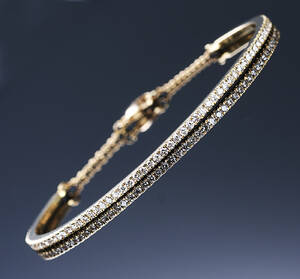 Brillant-tennisarmring af 18 kt. gulguld, i alt ca. 1.00 ct. London 2018