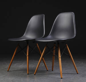 Charles Ray Eames. Et par stole model DSW. 2