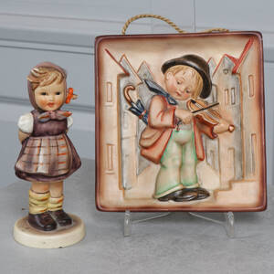 VÄGGRELIEF samt FIGURIN, MJ Hummel, GoebelVäggrelief 13x13,5 cm. Figurin höjd 13 cm. Figurin med fotnagg.