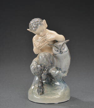 Royal Copenhagen Kgl. P. Faun med ugle, figur af porcelæn, nr. 2107 1. sort.