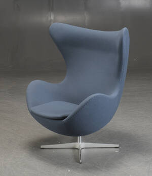 Arne Jacobsen. Lænestol model Ægget, Brown Label.