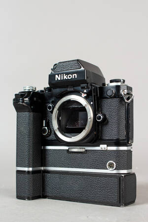 Nikon F2 Photomic Nikon MD-2 Motor Drive Diese Ware steht erneut zur Auktion unter der Warennummer 5028547