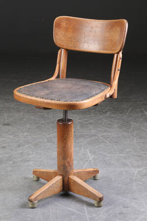 Magnus Steffensen. Kontorstol af bøgetræ. 1940erne