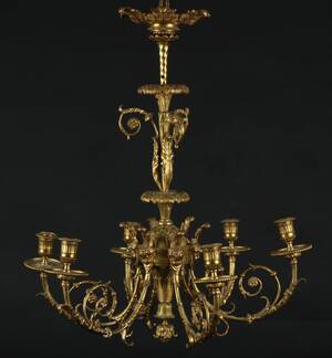 Lysekrone af forgyldt bronze med seks svungne lysarme.