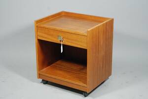 HURTS, 1960-TAL, TEAK, LÅDA MED MÄSSINGSKNOPP, HÖJD 50 CM, BREDD 45 CM, DJUP 35 CM