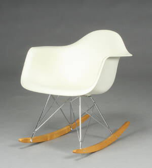 Charles Ray Eames. Gyngestol, model RAR