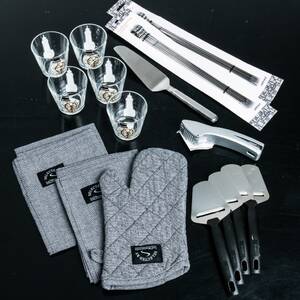 KÖKSTILLBEHÖR Mumin-glas, grillspett, osthyvlar, mm