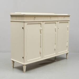 Skänk, Gustaviansk stil. Bredd 155 cm. Djup 48 cm