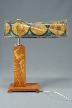 BIRGER EKMAN, 1905-1999, BORDSLAMPA, MJÖLBY INTARSIA, BJÖRK, INTARSIADEKOR AV KVINNA MED FÅGLAR, SKÄRM I KONSTMATERIAL, HÖ CA 45 CM