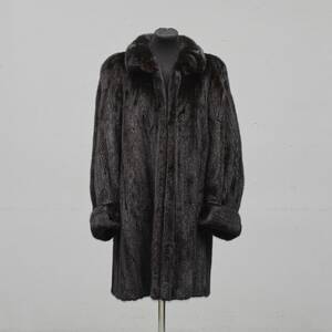 Minkpäls, Saga Mink