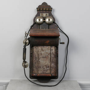 VÄGGTELEFON, 1900-talets första del