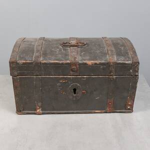 LITEN KISTA med smidesbeslag, allmoge, 1800-tal