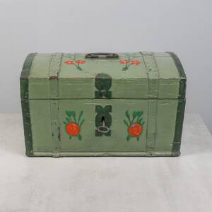 LITEN KISTA med smidesbeslag, allmoge, 1800-tal