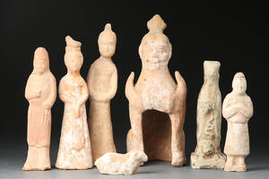 Samling gravfigurer af lertøj, Kina, Tang samt en Sui figur 7